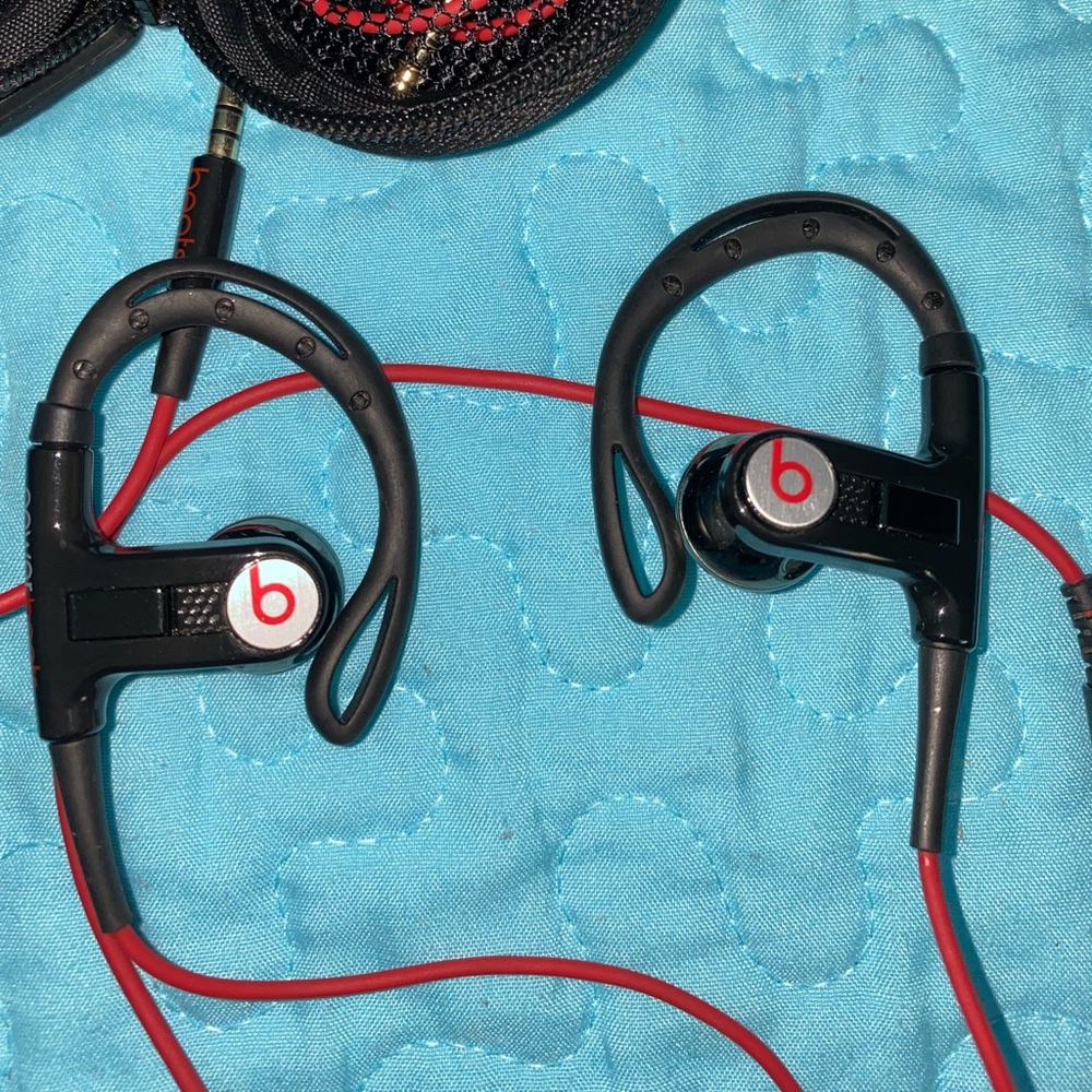 Wired powered beats